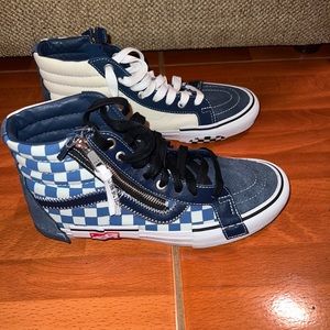 Van sneaker size 9
